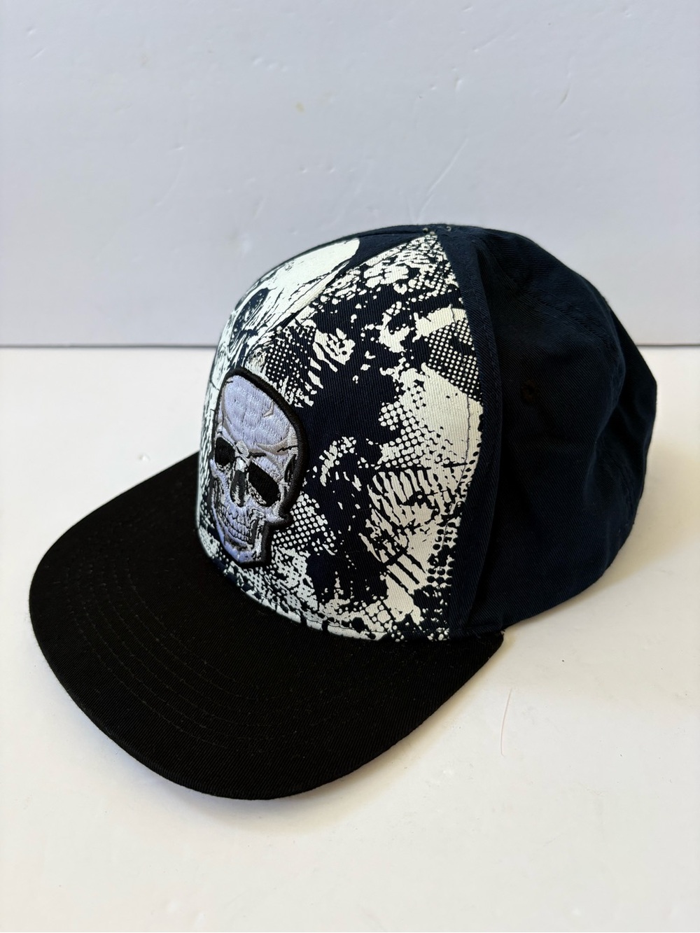 Top Level Skull Black White Flat Front Embroidery Design Snapback Trucker‎ Hat